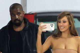 Vypadala jako nahá! Bianca Censori oblékla kousky tělové barvy, pod průsvitným topem byly vidět bradavky - Super.cz